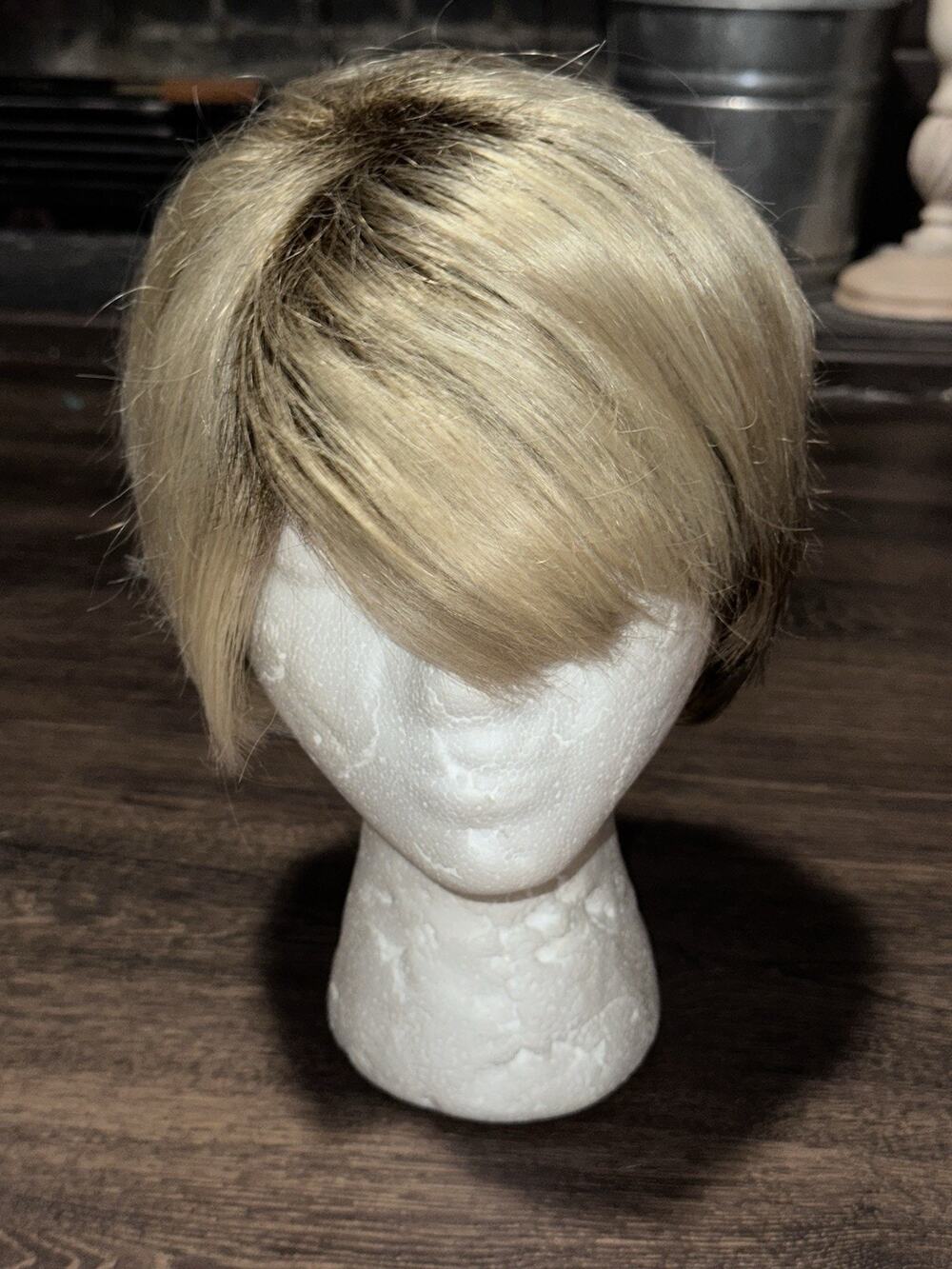Paula Young Wig Golden Blonde Bob Short A0106 Average SZ Dark Roots